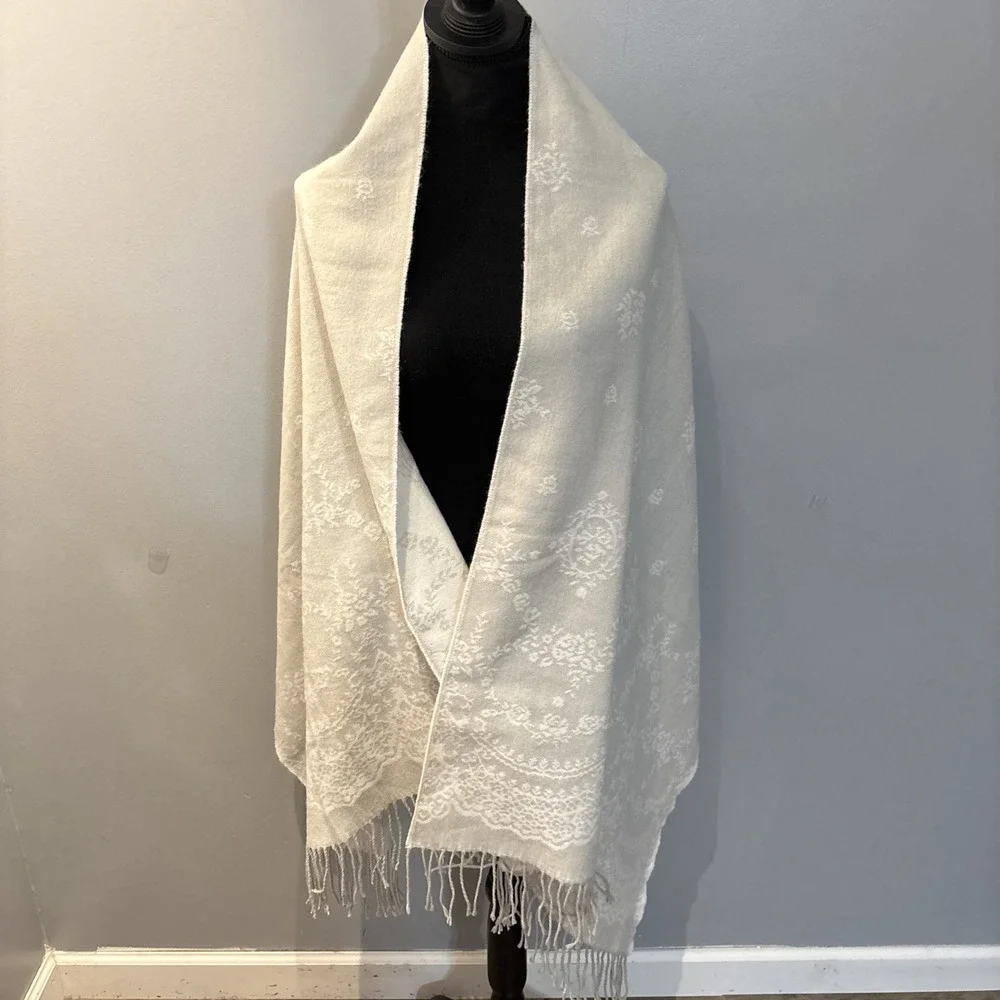 Lodispotto Light Grey‎ Wrap Scarf/Shawl Tasseled  Reversible 72